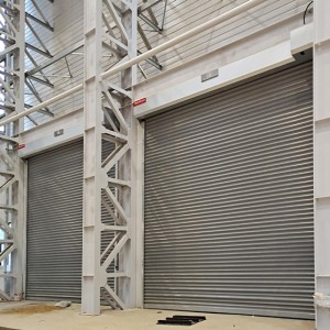 Windproof rolling door