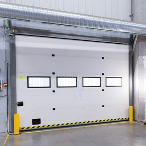 Industrial lifting door